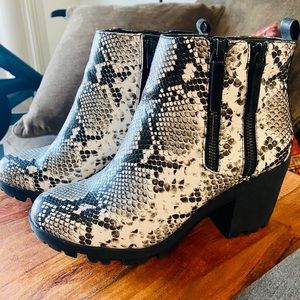 Cooya snake skin boots from Mix No.6